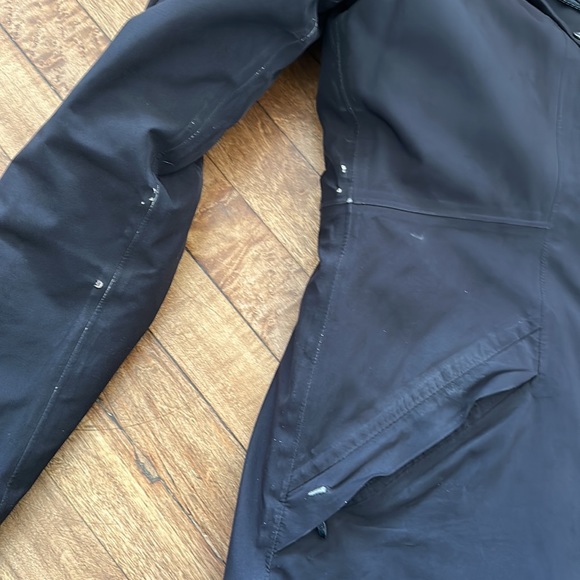 North Face women’s black parka in medium. Great condition! - Picture 5 of 11
